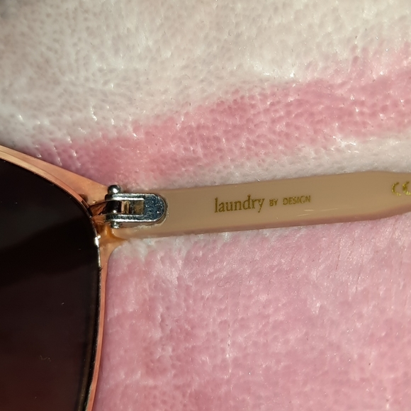 Sunglasses from LAUNDRY by DESIGN - Picture 8 of 8